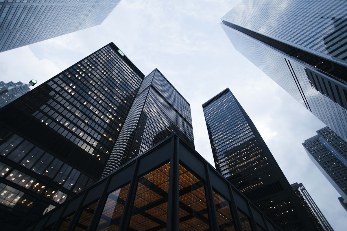 Navigating Energy Procurement in 2025: Key Trends and Best Practices for Cost-Efficiency